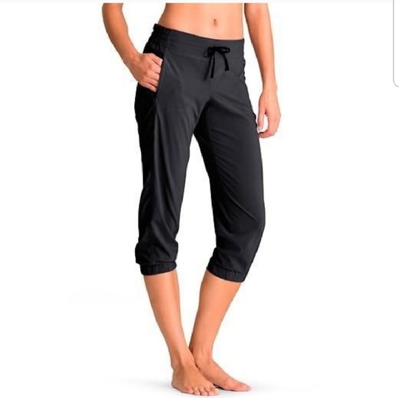 Athleta Pants - Athleta La Viva Jogger Capri Navy 8